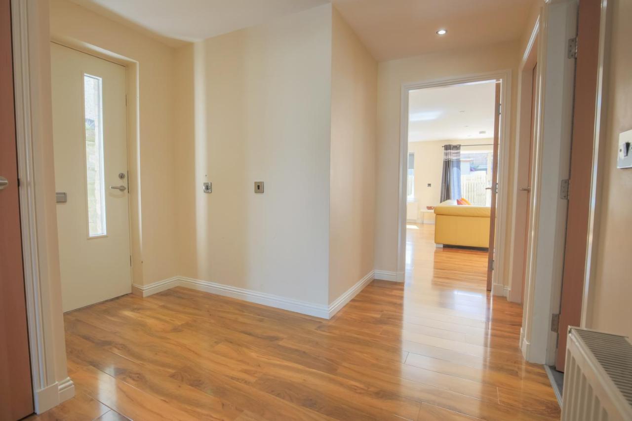 Stylish Modern Newly Built Apartment 15 Min From City Centre Edimburgo Exterior foto